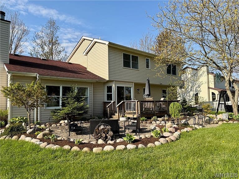 Listing photo 2