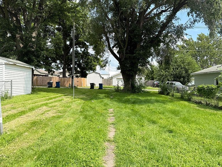 Listing photo 3