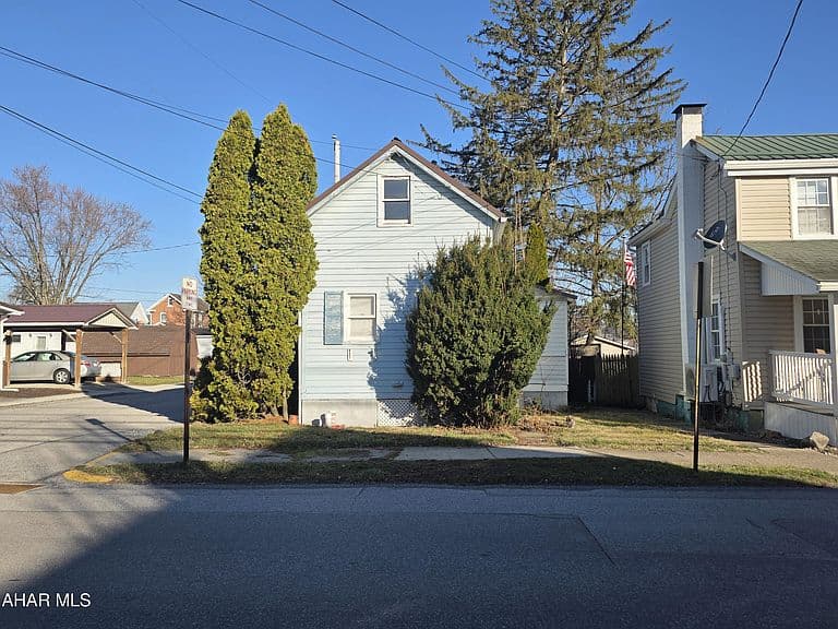 Listing photo 2