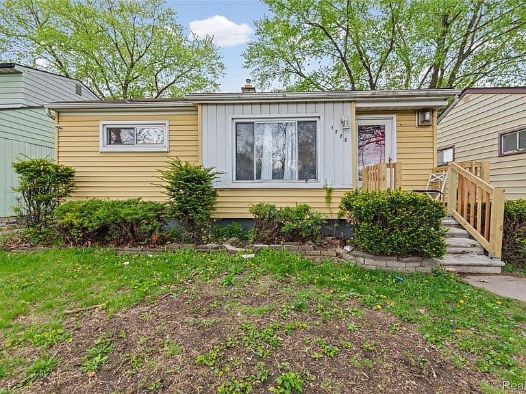 Listing photo 3