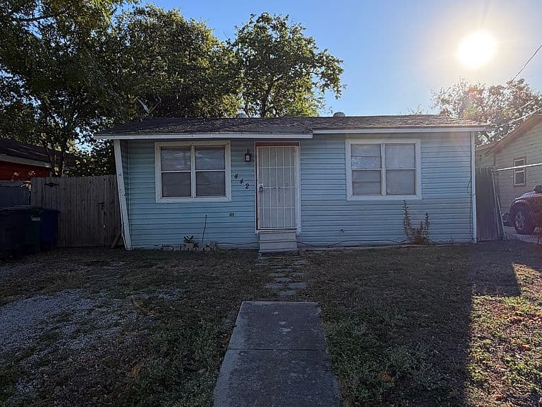 Listing photo 2