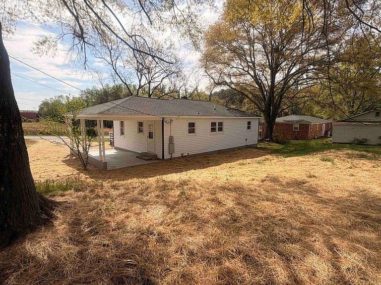 Listing photo 4