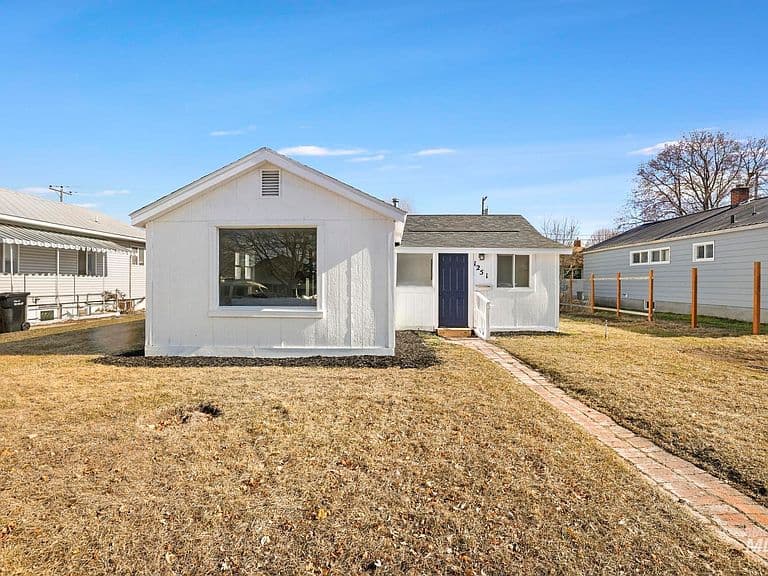 Listing photo 2