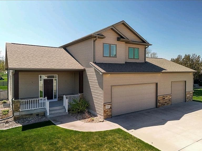 Listing photo 2