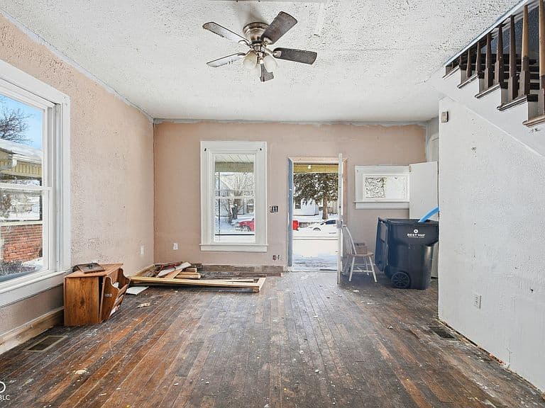 Listing photo 3