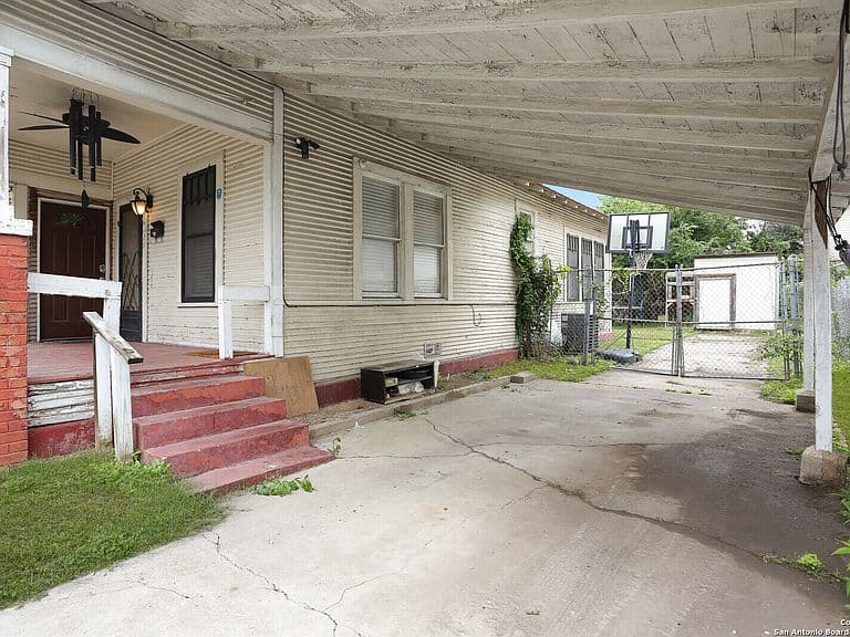 Listing photo 5