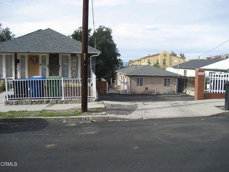 Listing photo 5