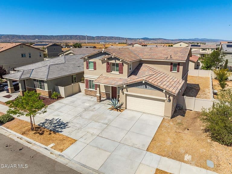 Listing photo 4
