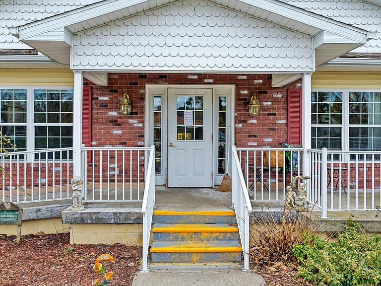 Listing photo 4