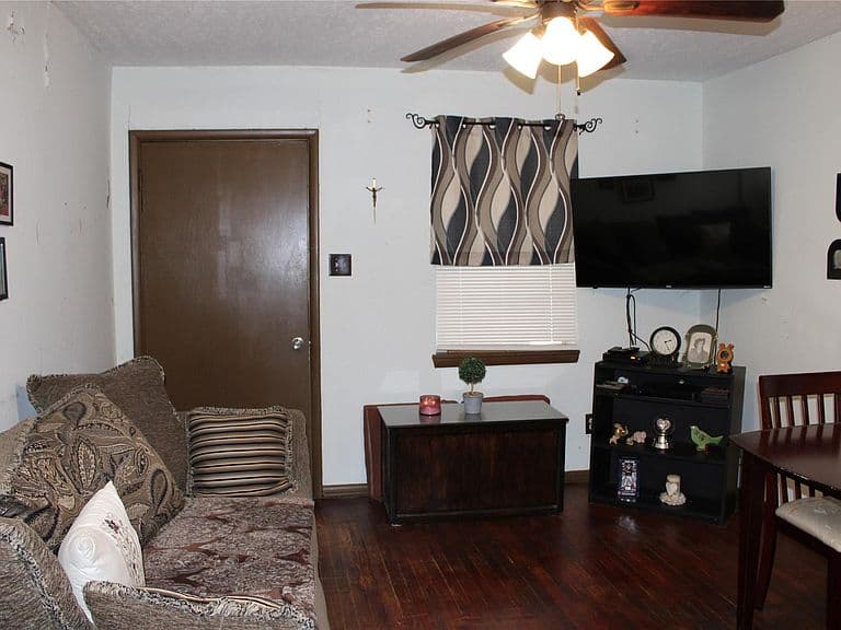 Listing photo 5