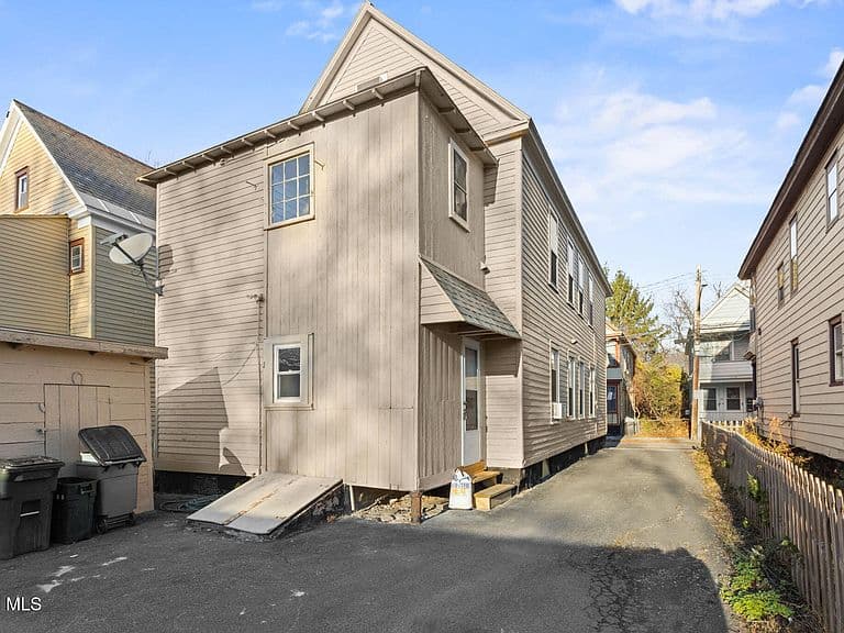 Listing photo 5