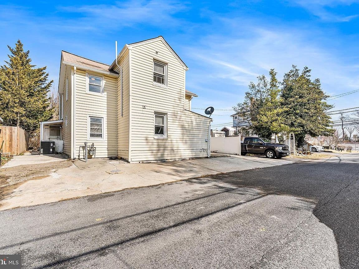 Primary listing photo