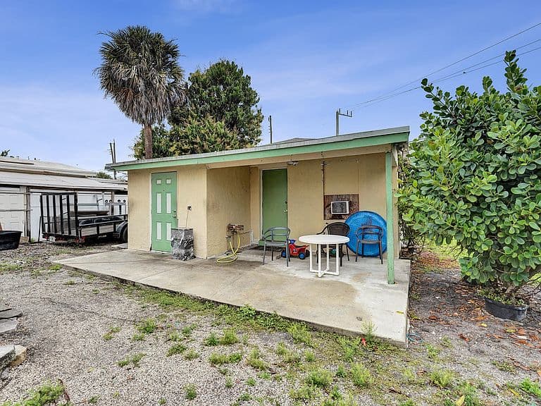 Listing photo 5
