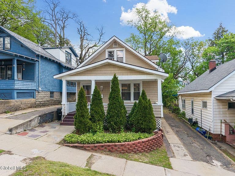 Listing photo 3
