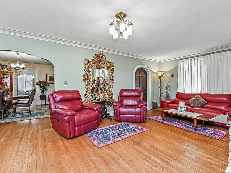 Listing photo 3