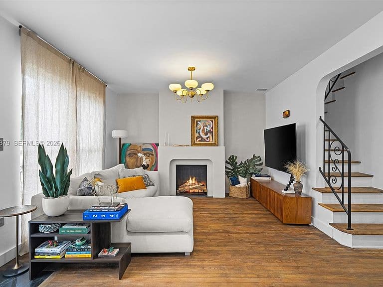 Listing photo 3