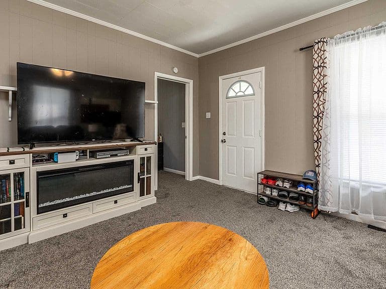Listing photo 5