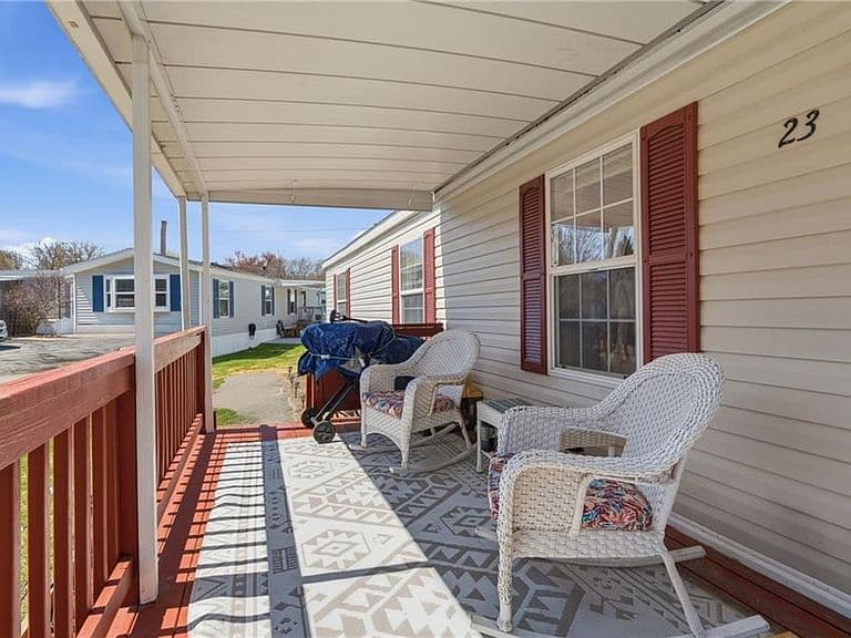 Listing photo 2