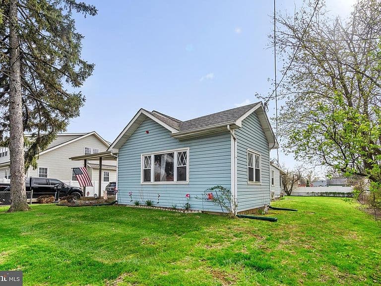 Listing photo 2