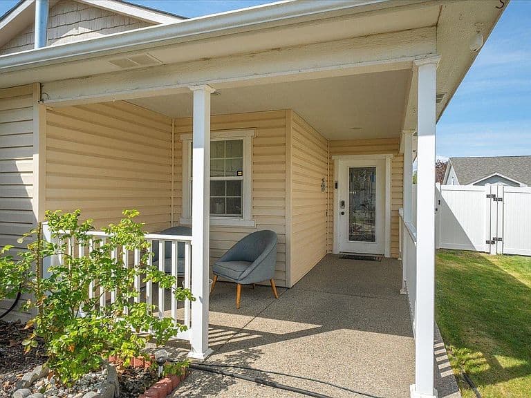 Listing photo 4