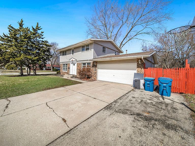 Listing photo 3