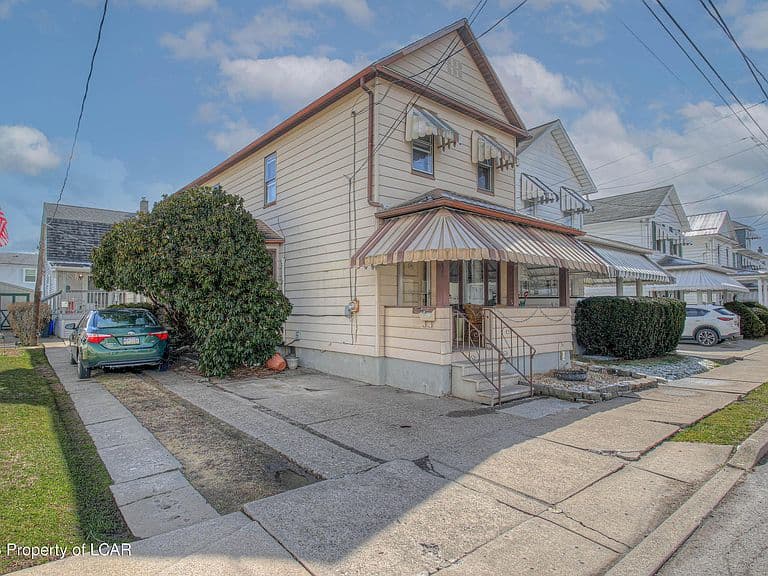 Listing photo 2