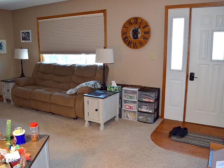 Listing photo 3