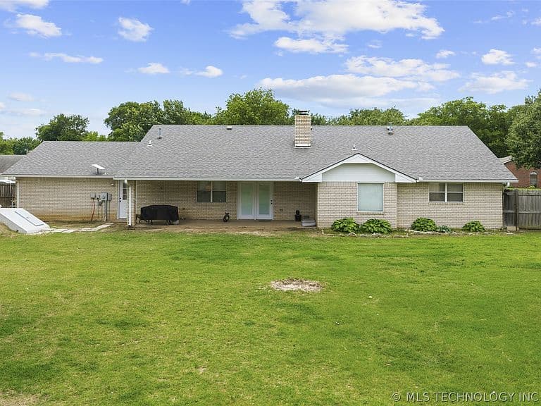 Listing photo 5