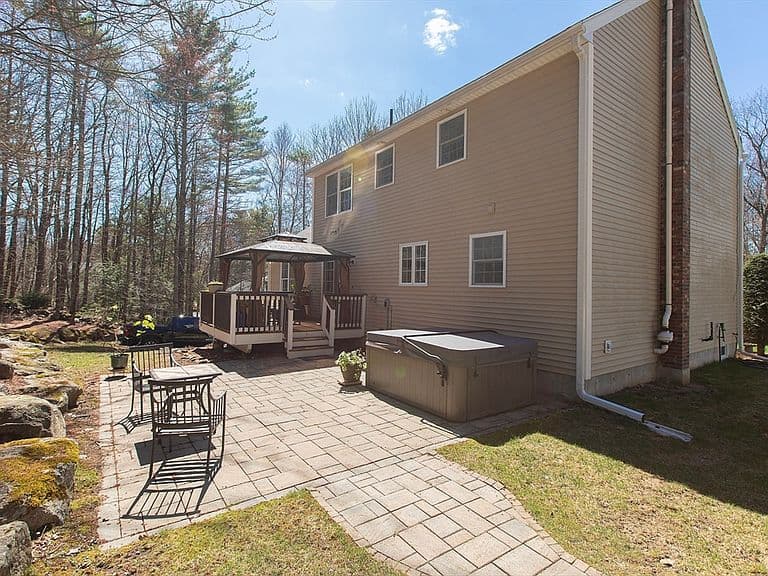 Listing photo 4