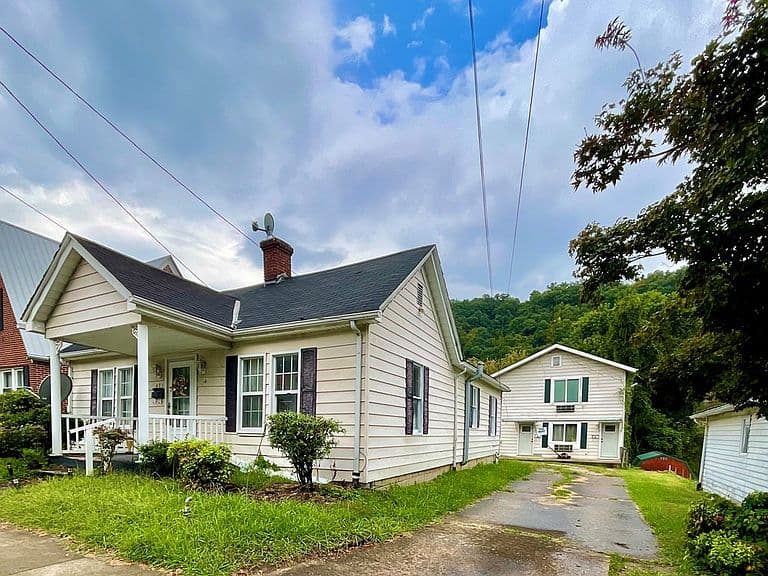 Listing photo 2