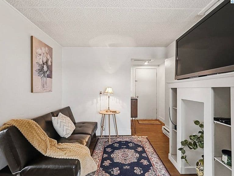 Listing photo 5
