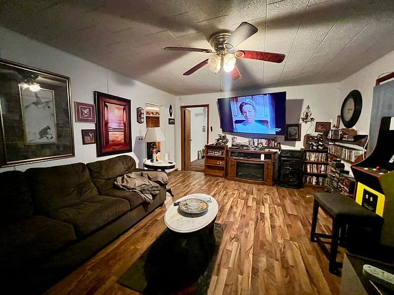 Listing photo 5