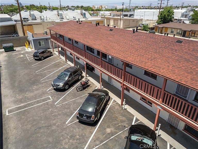 Listing photo 5