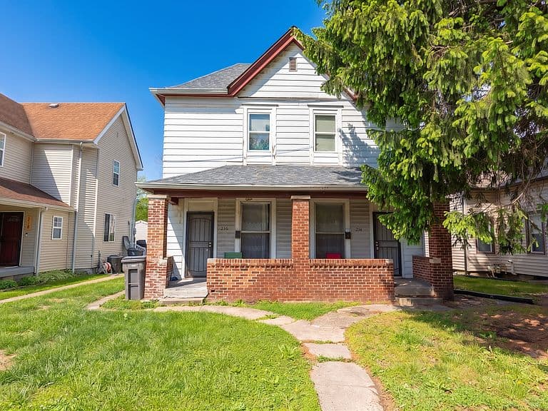 Listing photo 2