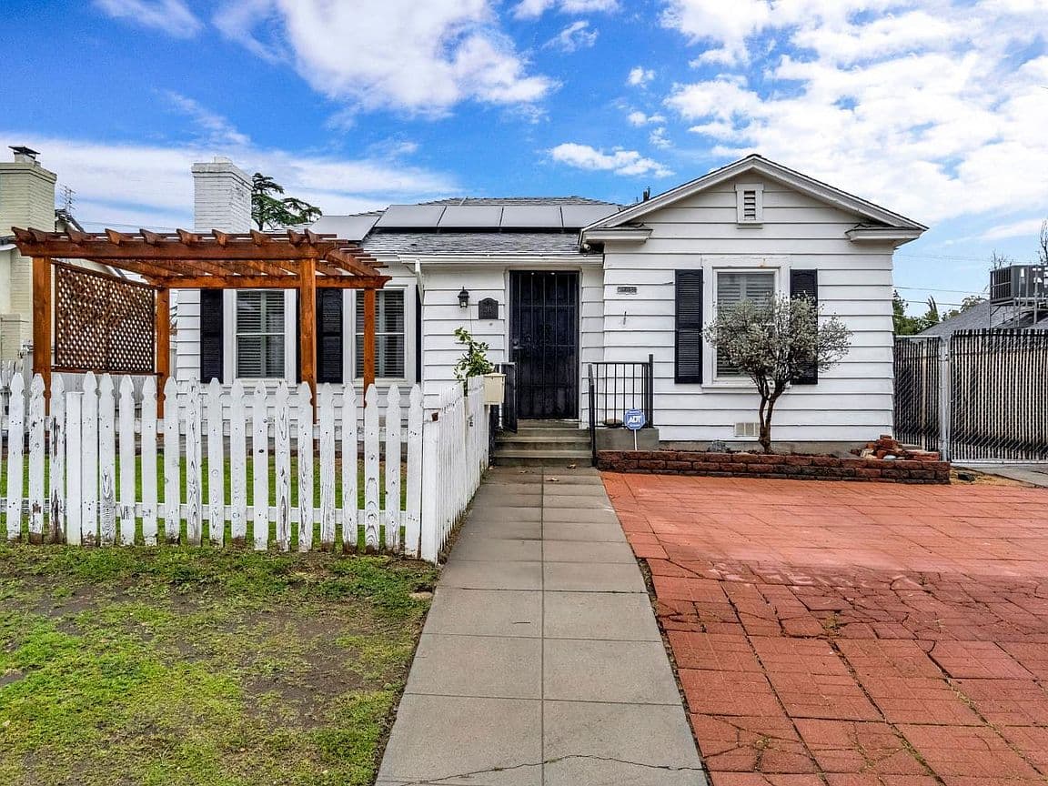 Primary listing photo