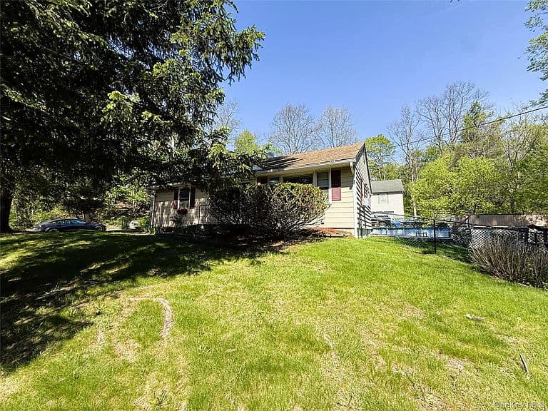 Listing photo 2