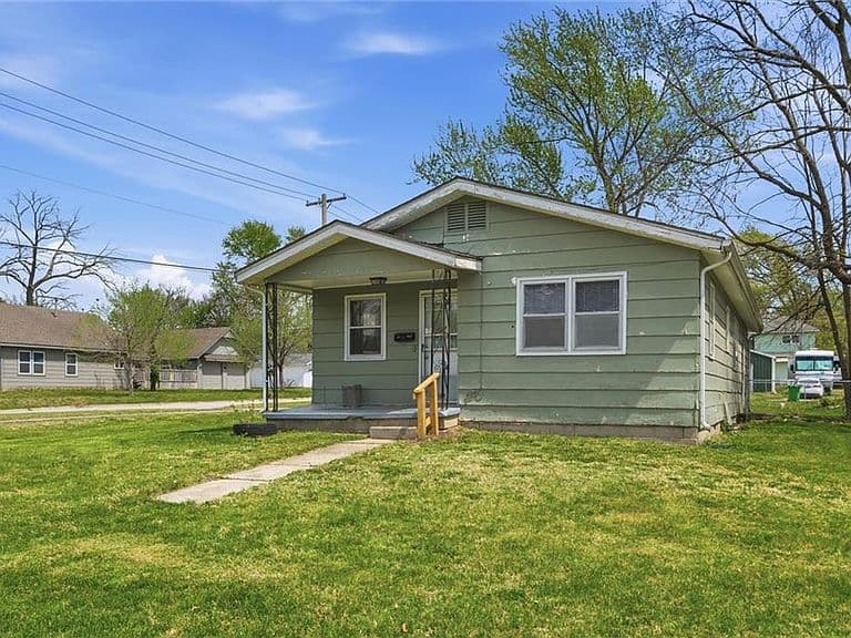 Listing photo 2
