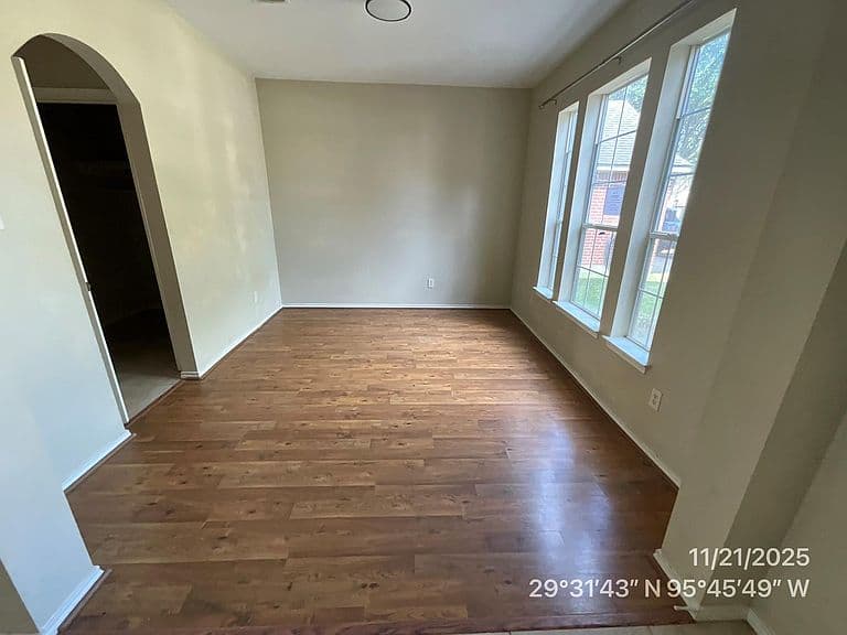 Listing photo 5