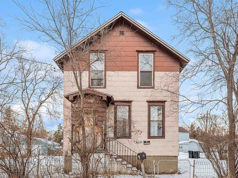 Listing photo 2