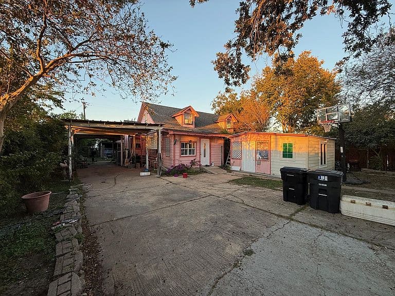 Listing photo 4