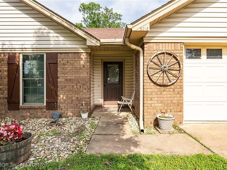 Listing photo 3