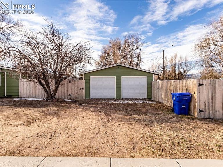 Listing photo 4