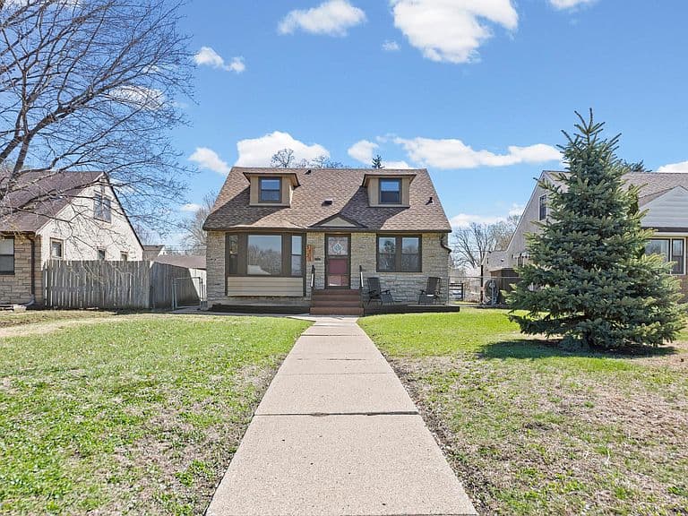 Listing photo 2