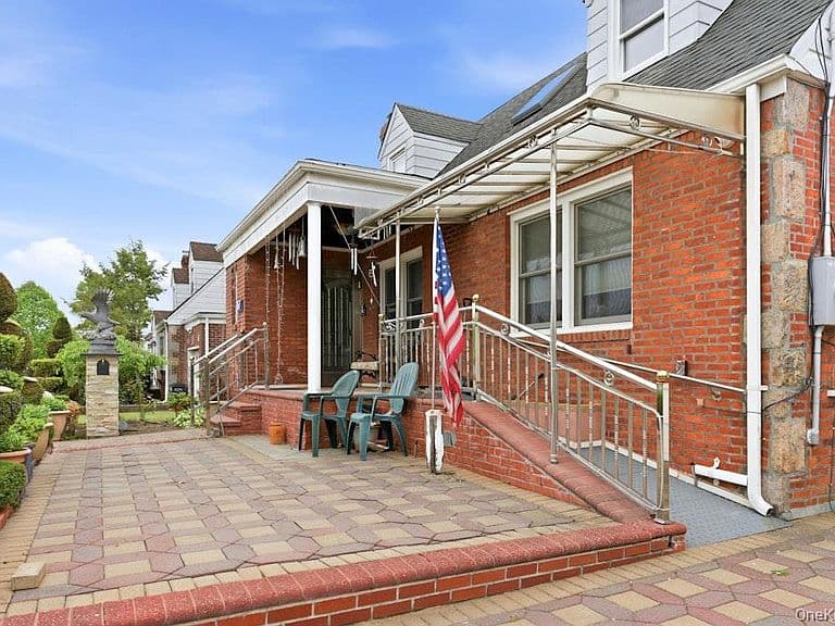 Listing photo 4