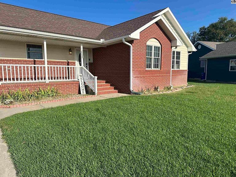 Listing photo 2
