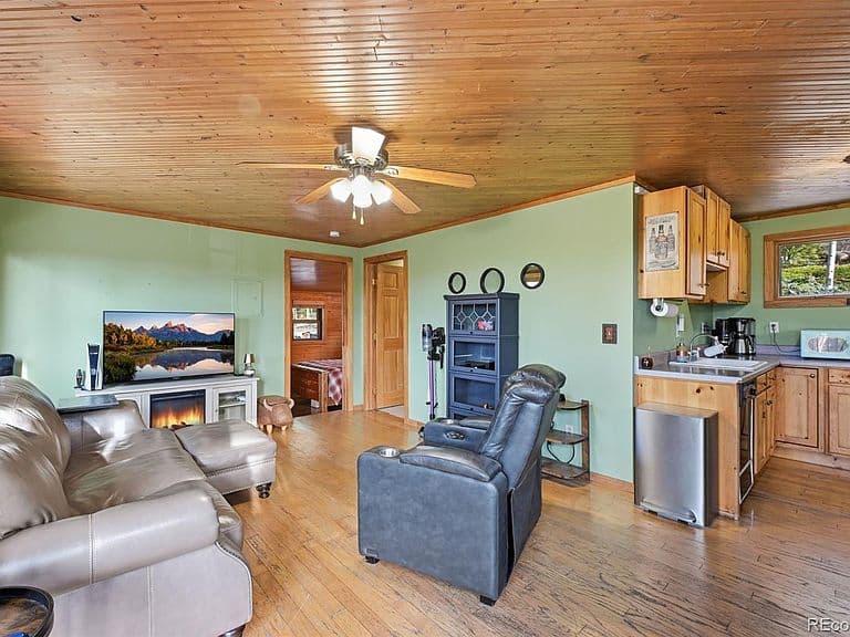 Listing photo 5