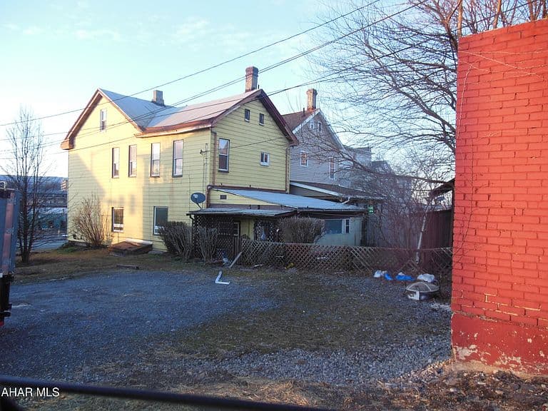 Listing photo 4
