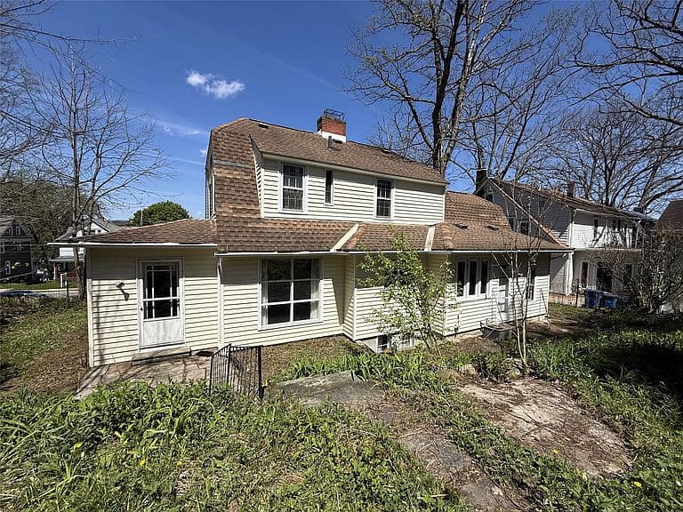 Listing photo 5