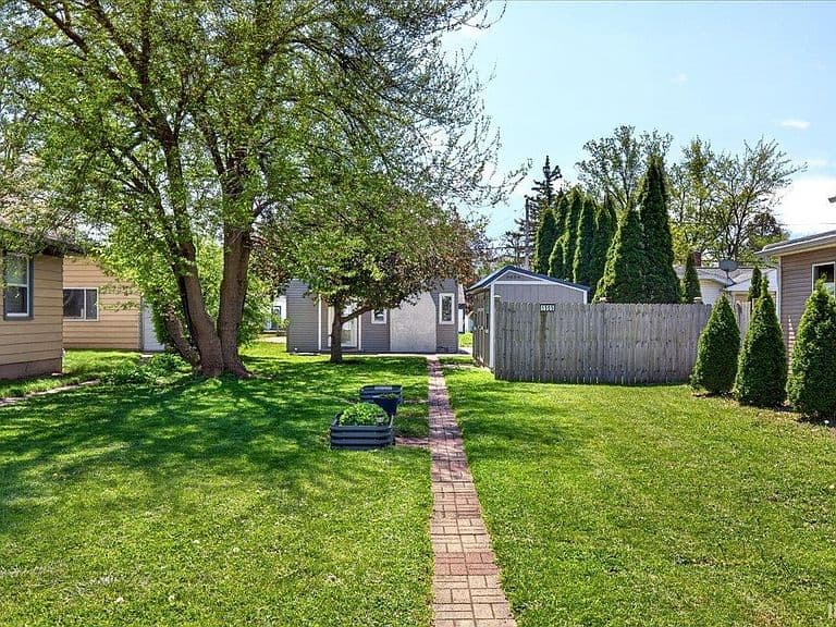 Listing photo 3