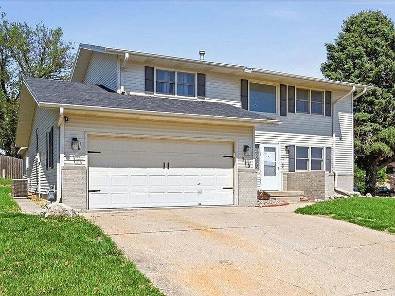 Listing photo 3